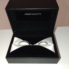 【エクセルコダイヤモンド(EXELCO DIAMOND)の口コミ】 まず、ダイヤモンドがとても綺麗です。
輝きが違うように見えました。
指…