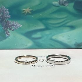 【Disney The Little Mermaid（ディズニー リトル・マーメイド）の口コミ】 色んな角度でキラキラ光って可愛いです。
シンプルなデザインでどんな服装…