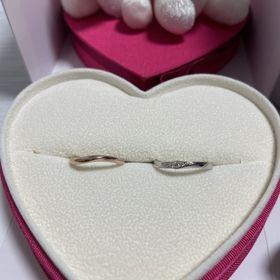 【ヴァンドーム青山(VENDOME AOYAMA)の口コミ】 色々な種類の指輪を試着させていただき、少し捻れているデザインが手が綺…