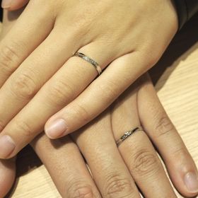 【insembre(インセンブレ)の口コミ】 ひねりが入ったデザインにミル打ちとダイヤが目を惹きます。指輪自体も他…