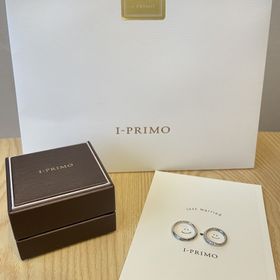 【アイプリモ(I-PRIMO)の口コミ】 ウェーブタイプの指輪を選択しました。どの角度から見てもダイヤがキラキ…