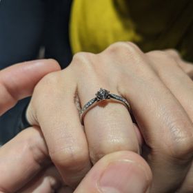 【俄(にわか)の口コミ】 指輪のことをあまり知らなかったので、購入時に彼の友人からオススメされ…