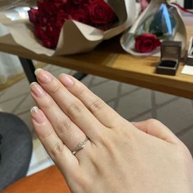 【アイプリモ(I-PRIMO)の口コミ】 サイドのダイヤモンドがメインのダイヤモンドを引き立ててくれるデザイン…