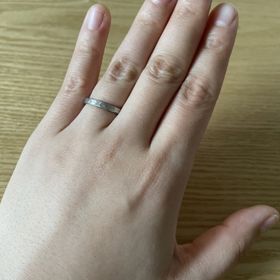 【SIENAROSE(シエナロゼ)の口コミ】 オプションでダイヤを一粒つけました。ツヤ感のある指輪は苦手なのでマッ…