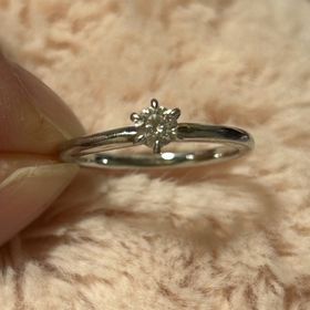 【canal4℃(カナルヨンドシー)の口コミ】 主人が選んできてくれた婚約指輪です。このリングの石の評価がAAAで認定証…