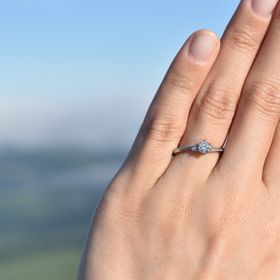 【JEWELRY STUDIO Advance(ジュエリースタジオアドバンス)の口コミ】 ストレートとSラインの中間で指への馴染みもよく、デザインもとても可愛ら…