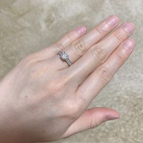 【ヴァン クリーフ＆アーペル(Van Cleef & Arpels)の口コミ】 0.7carat、Color Grade E、Clarity Grade VVS2、Cut Grade Excellentのダ…