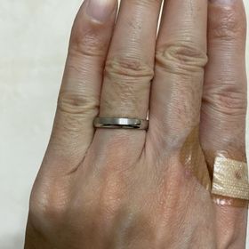 【出雲結(いずもゆい)の口コミ】 シンプルでマッドな感じにしてもらえてギラギラし過ぎず良いです。
着け心…