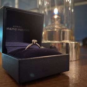 【銀座ダイヤモンドシライシの口コミ】 女性の指のサイズを気にせずに選ぶことができました。
シンプルなデザイン…