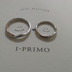 【アイプリモ(I-PRIMO)の口コミ】 2色使いと曲線のなめらかさが好みでした。
指なじみも良く、派手過ぎずシ…