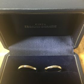 【銀座ダイヤモンドシライシの口コミ】 手の形を見て合う指輪を提案してくださりました。とても丁寧な接客で、笑…