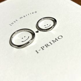 【アイプリモ(I-PRIMO)の口コミ】 ウェーブラインになっており、着けると指が綺麗に見えます。
正面ではなく…