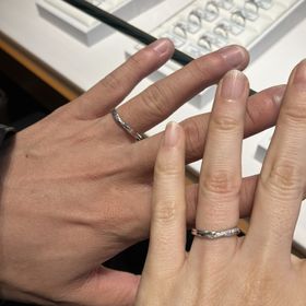 【銀座ダイヤモンドシライシの口コミ】 「婚約指輪と重ね付けしたい」「夫婦で似た形のものにしたい」という願い…