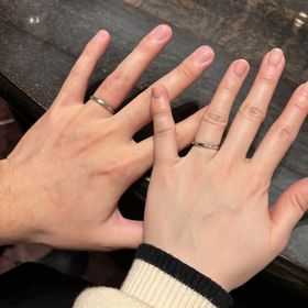 【ケイウノ ブライダル(K.UNO BRIDAL)の口コミ】 女性側はダイヤが3石入っててシンプルだけど可愛い。男性側はシンプルだけ…