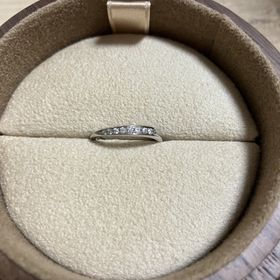 【COLANY(コラニー)の口コミ】 とてもキレイで、着け心地も良いです。指輪の入った箱も木製でとても可愛…