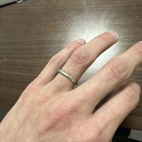 【4℃ BRIDAL(ヨンドシーブライダル)の口コミ】 シンプルなデザインで着け心地も良く、マット加工が気に入りました。
他の…