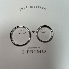 【アイプリモ(I-PRIMO)の口コミ】 シンプルなデザイン、でもよく見るとウェーブがあってダイヤの輝きも角度…