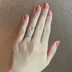 【アイプリモ(I-PRIMO)の口コミ】 シンプルなストレートデザインながらも5粒のメレダイヤモンドがキラキラで…