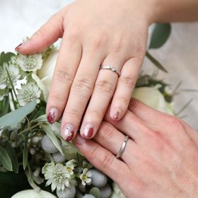 【エクセルコダイヤモンド(EXELCO DIAMOND)の口コミ】 女性用には大小の複数のダイヤモンドでゴージャスなデザインにがとてもお…