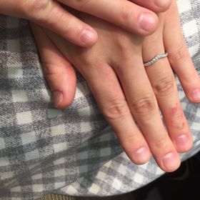 【アイプリモ(I-PRIMO)の口コミ】 Vラインの指輪なので指が長く見える点がポイントです♡
また緩やかなVライ…