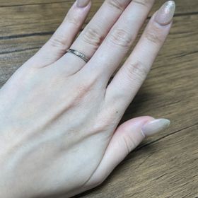 【4℃ BRIDAL(ヨンドシーブライダル)の口コミ】 シンプルで飽きずに、普段も着けやすいです。程よいダイヤの感じが上品さ…