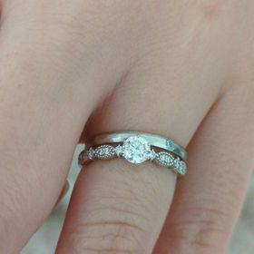 【AMOUR AMULET(アムール・アミュレット)の口コミ】 デザインが気に入りました。キュートな感じで、妻の雰囲気にマッチしてい…