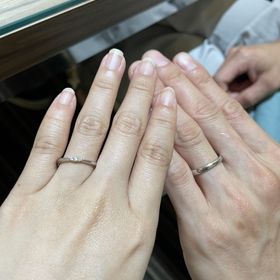 【BIJOUPIKO(ビジュピコ)の口コミ】 3石並んだデザインであり他の指輪とは違ったものであった。いろいろと試着…