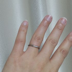 【4℃ BRIDAL(ヨンドシーブライダル)の口コミ】 私の希望は細めで手がきれいに見えるように、彼の希望はキラキラしてない…