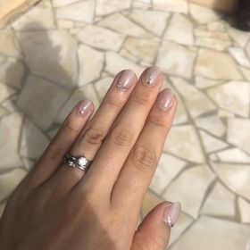 【4℃ BRIDAL(ヨンドシーブライダル)の口コミ】 ダイヤひとつのシンプルな指輪ですが、
上からみるとザ指輪！という可愛い…