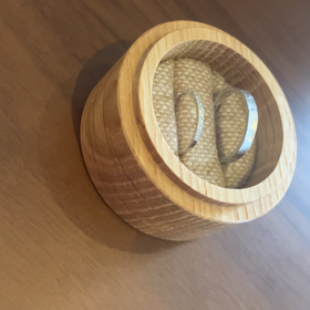 【鎌倉彫金工房の口コミ】 号数、指輪の太さ、素材、石の色、刻印の文字などを自分で選び、お店のス…