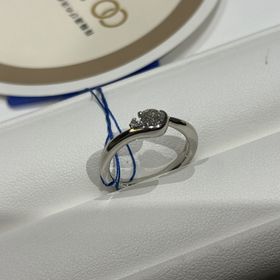 【YUKIZAKI BRIDAL(ユキザキブライダル)】の口コミ 他の人とは被らないデザインで、一般的な縦詰が嫌だったので被らないデザイ...