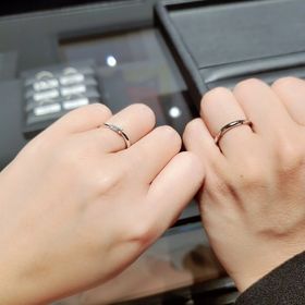 【エクセルコダイヤモンド(EXELCO DIAMOND)の口コミ】 明るい場所でも、影のかかる場所でもとても繊細に煌めきます。付け心地も…