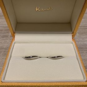 【ケイウノ ブライダル(K.UNO BRIDAL)の口コミ】 シンプルなデザインですが、ダイヤを入れる事でワンポイントになりました…