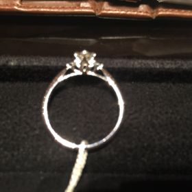 【ケイウノ ブライダル(K.UNO BRIDAL)の口コミ】 デザインが上からだけではなく、横からみても可愛いデザインも多く魅力的…