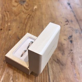 【uchimari(ウチマリ)の口コミ】 自分で色やデザインを選び、
世界に一つだけの指輪を作ることができること…