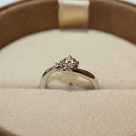 【William-LennyDiamond(ウィリアム・レニー・ダイヤモンド)の口コミ】 色々な店に行きましたが、どこも似たようなデザインしか置いていませんで…