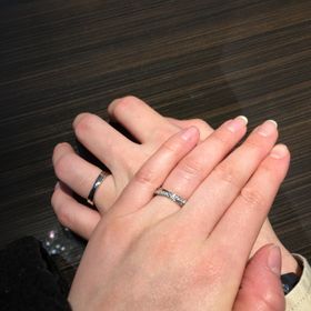 【COLANY(コラニー)】の口コミ 彫刻も迷いましたが、イニシャルとハートと日付を入れてもらいました！

...