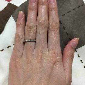 【エクセルコダイヤモンド(EXELCO DIAMOND)の口コミ】 某有名ブランドで気に入ったデザインはあったもののリングが太く、指が細…