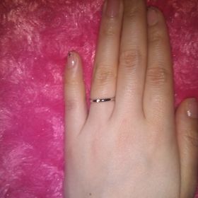 【銀座ダイヤモンドシライシの口コミ】 指輪のデザインの希望は、シンプルなデザインで、仕事場にも付けていきや…