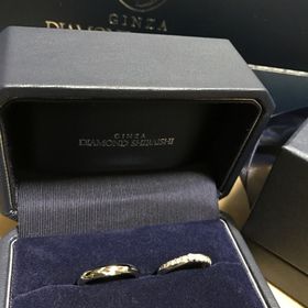 【銀座ダイヤモンドシライシの口コミ】 ダイヤモンドがたくさん入ったリングが良かったので、一目惚れでした。リ…