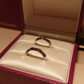 【ブルガリ(BVLGARI)の口コミ】 寄せては返す波をイメージしたデザインで他にはない特徴的な形です。ダイ…