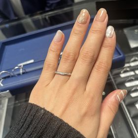 【銀座ダイヤモンドシライシの口コミ】 ダイヤモンドの輝きが、他の店舗と比較したときに全然違い、指輪の高級感…