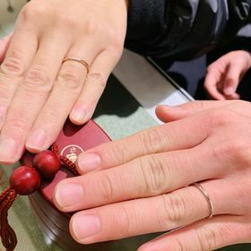 【ひなの口コミ】 ピンクゴールドで肌色と合わせやすい色、真ん中にダイヤが3カラットあり、…