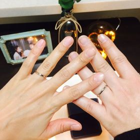【銀座ダイヤモンドシライシの口コミ】 シンプルで、長く使えそうなデザインが決め手。婚約指輪との相性が良く、…