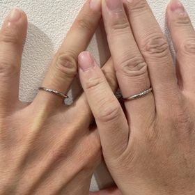 【ケイウノ ブライダル(K.UNO BRIDAL)の口コミ】 ウェブサイトの方で見ていて、ペアで重ねるとハートになるというシンプル…