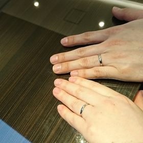 【JEWELRY  KAMATA(ジュエリーかまた)の口コミ】 形やつやの感じがまず最初に気に入りました。
妻の好きなハートの堀込みも…