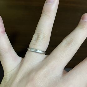 【PILOT BRIDAL(パイロットブライダル)の口コミ】 独創的なデザインであるが、日常使いできるシンプルさであり、石も目立た…