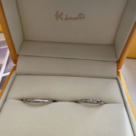 【ケイウノ ブライダル(K.UNO BRIDAL)の口コミ】 指輪のデザインはもちろん裏には日付やイニシャルまで入れられ埋め込み式…