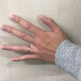 【JEWELRY  KAMATA(ジュエリーかまた)の口コミ】 シンプルながら指がきれいに見えるところと、フルオーダーでお互いのこだ…