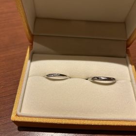 【ケイウノ ブライダル(K.UNO BRIDAL)の口コミ】 握った時に装着感がなく、作業しやすいです
ダイヤだけでなく、裏面に誕生…